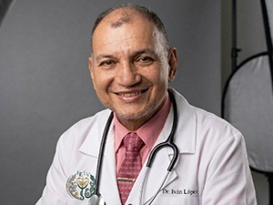 Dr. Iván López